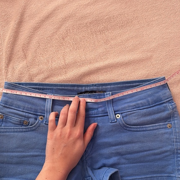 Levi’s Jean shorts - Picture 4 of 5